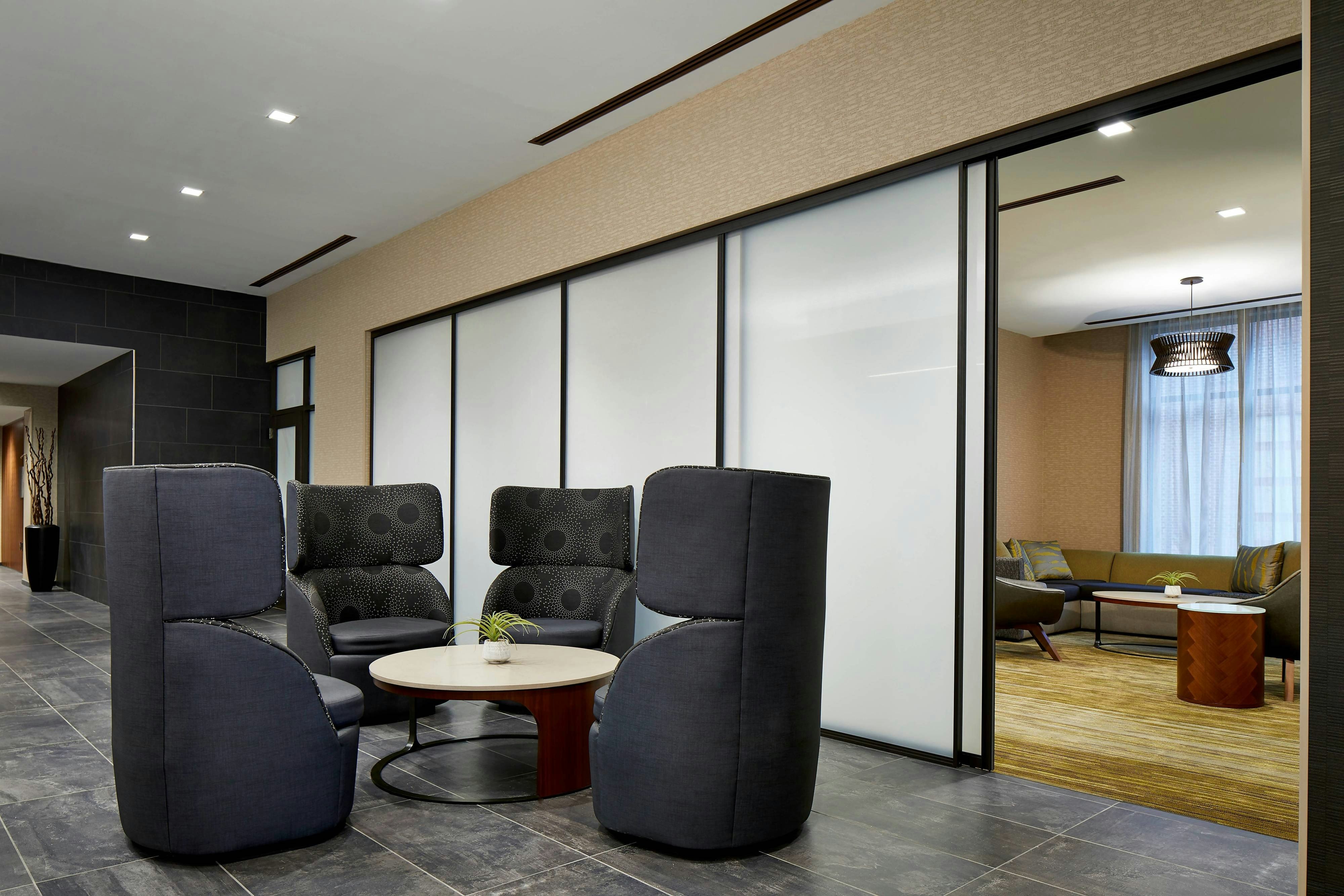 Courtyard by Marriott Baltimore Downtown/McHenry Row 33/55