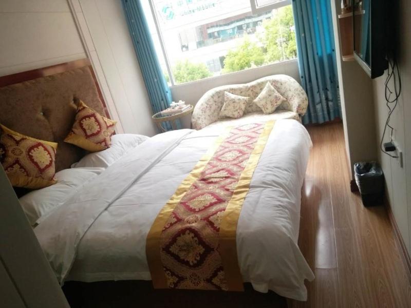 Shell Hotel Chongqing Chengkouxian Passenger Transportation Center Branch 15/18