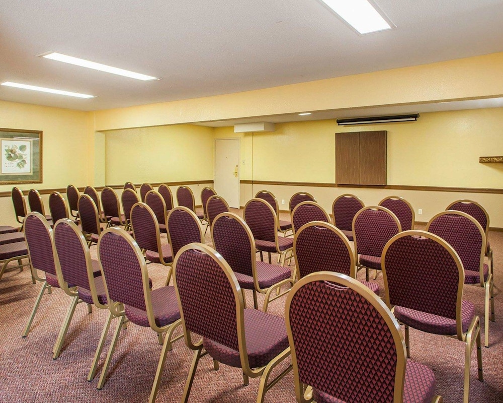 Quality Inn Saint Louis Airport 34/43