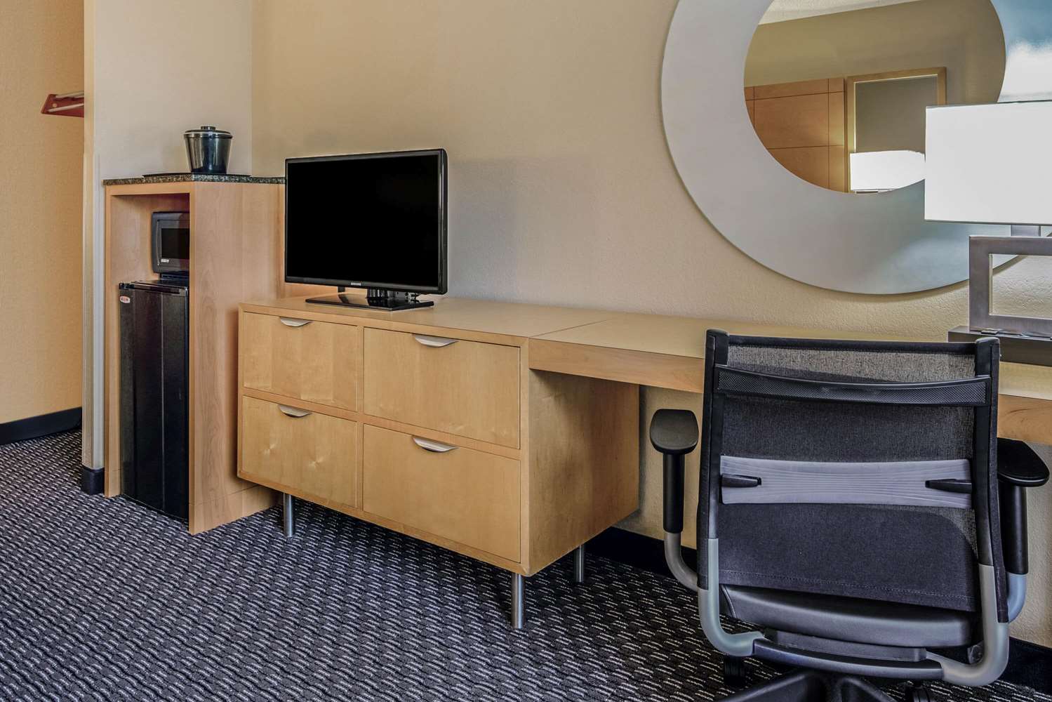 La Quinta Inn Suites By Wyndham Naples Downtown 40/48