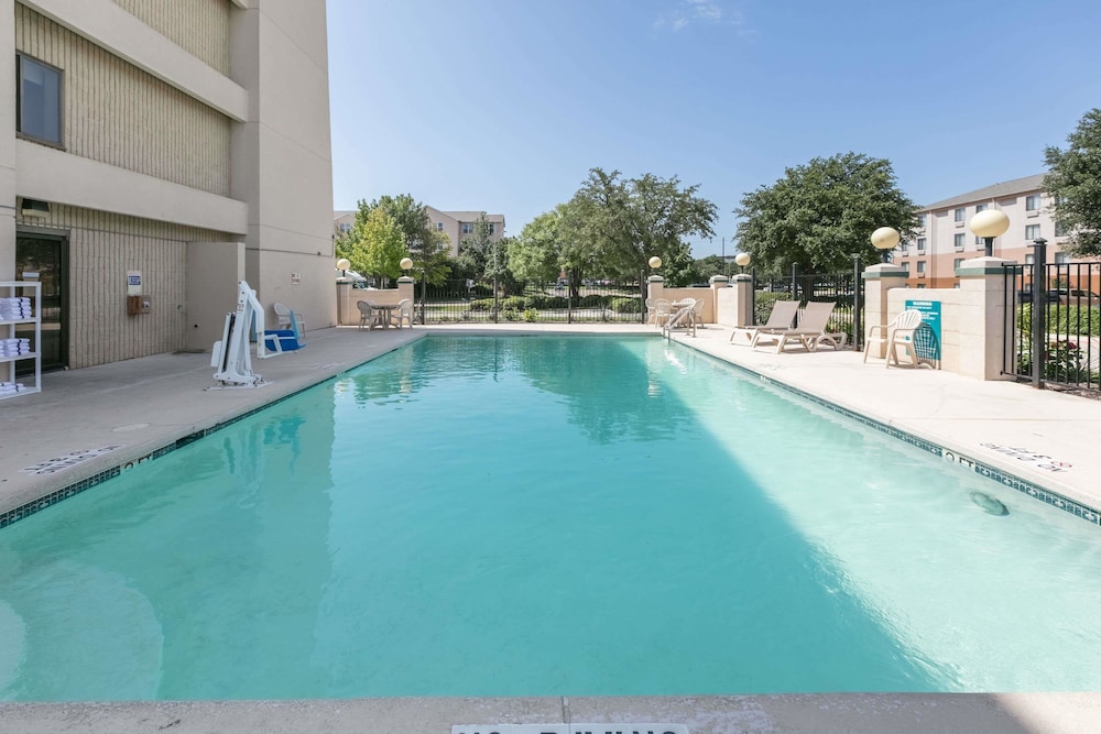 Baymont By Wyndham Arlington At Six Flags Dr 5/41