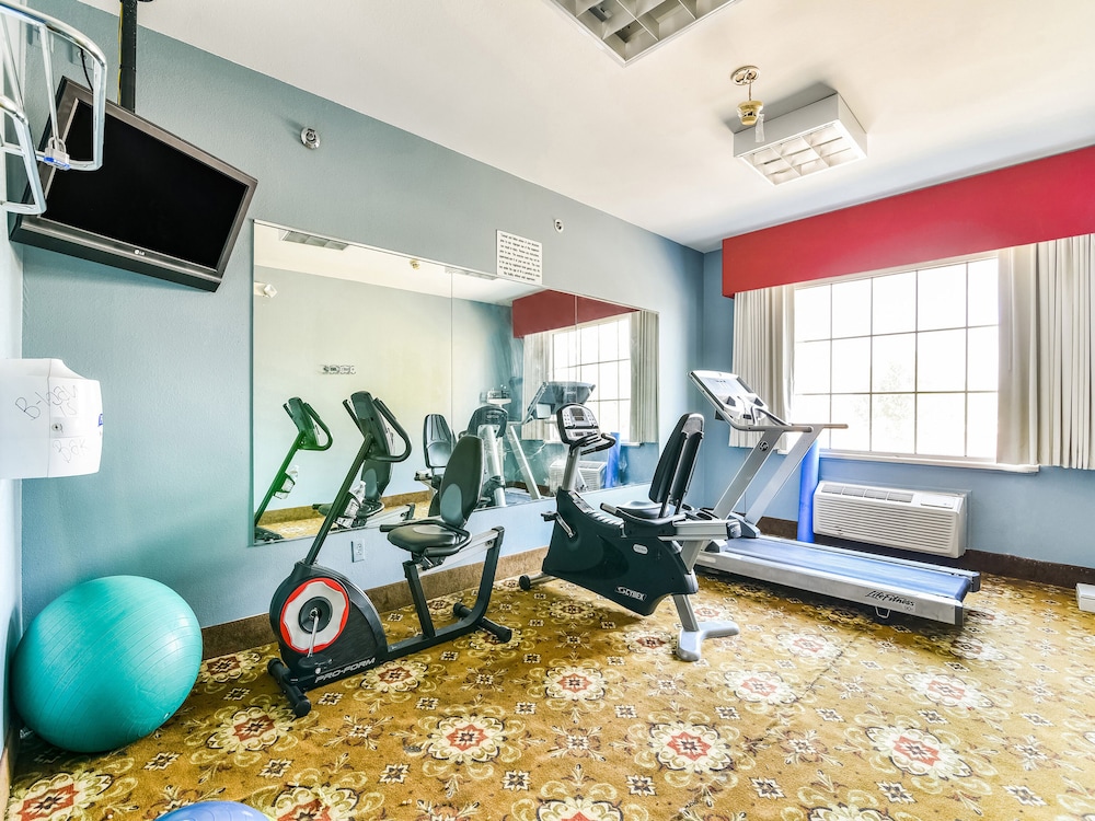 Oyo Townhouse Oklahoma City Airport 42/77
