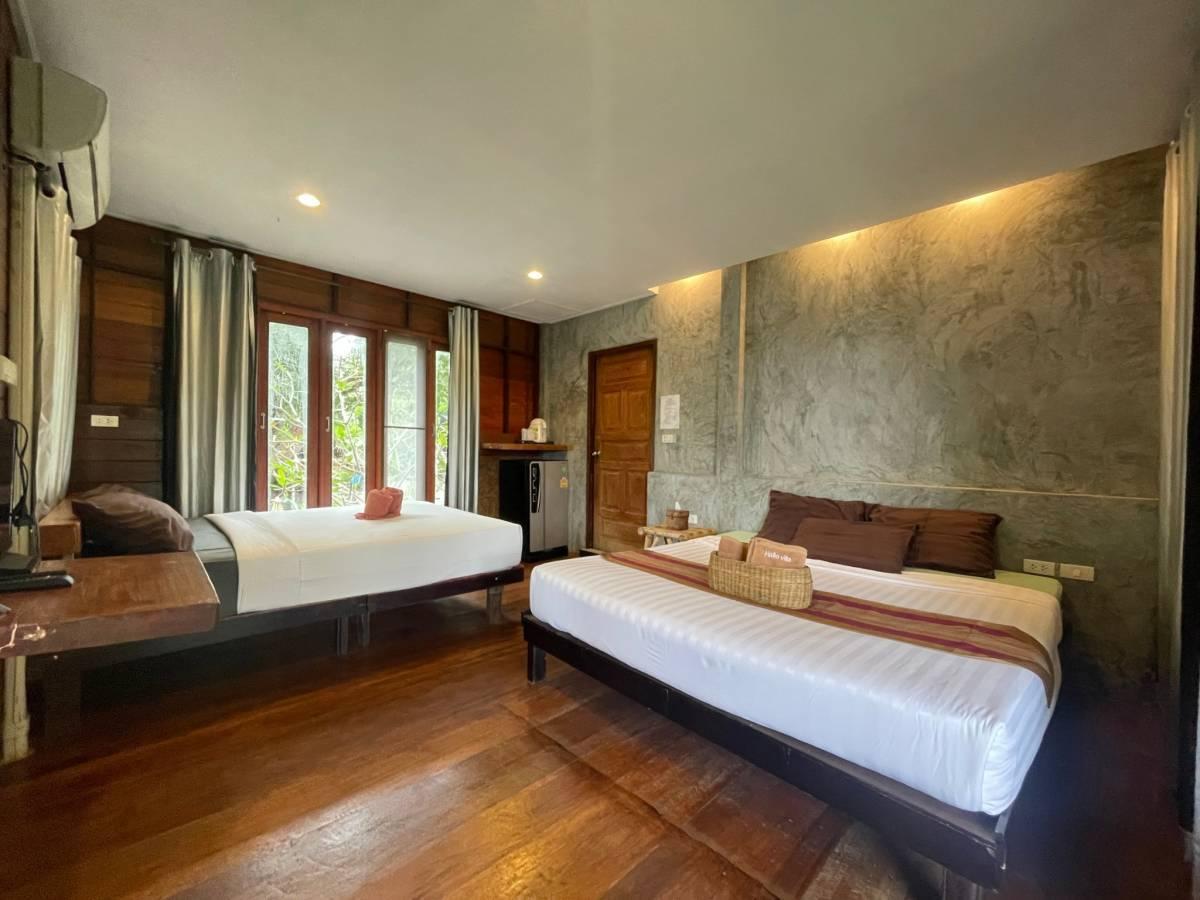 Room, Pool Side