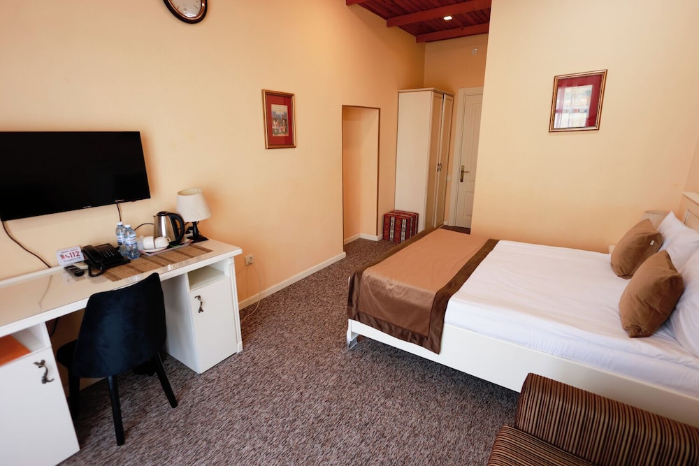East Legend Hotel 15/50