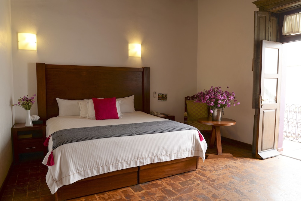 EL SERAFIN HOTEL BOUTIQUE 33/80