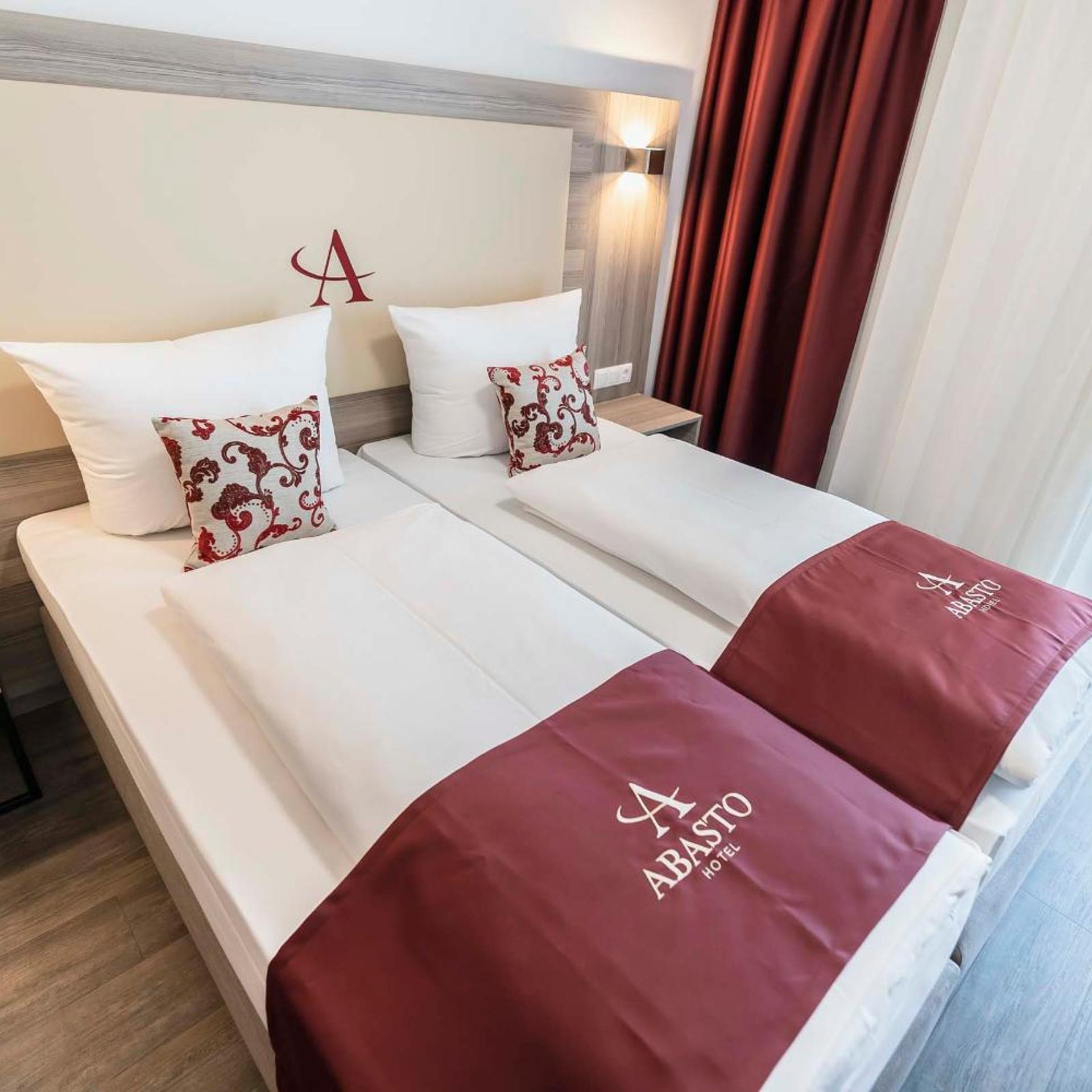 غرفة بسرير مزدوج