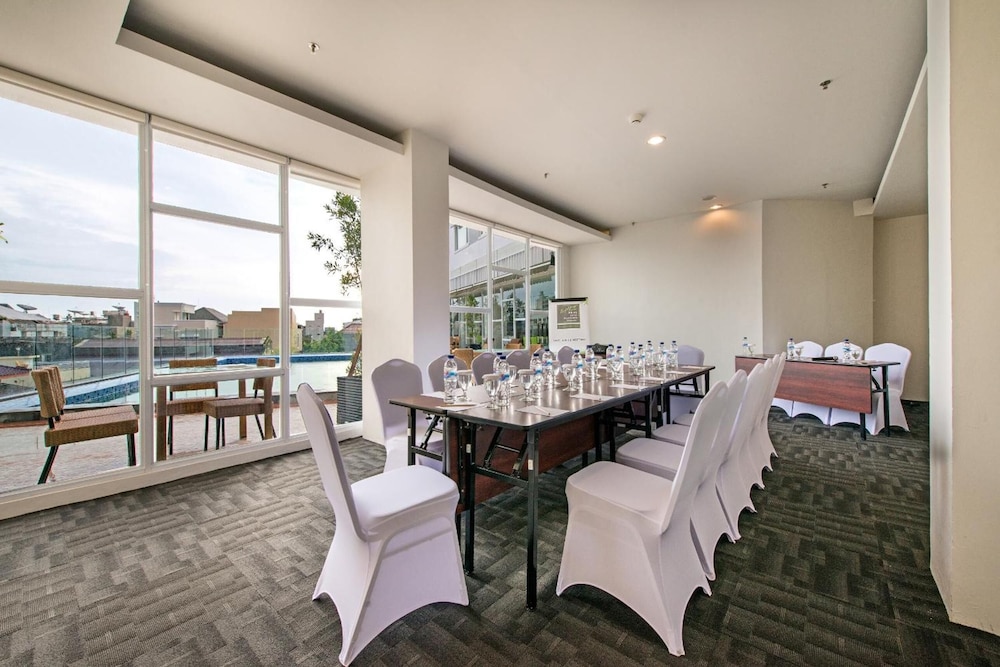 Whiz Prime Hotel Hasanuddin Makassar 34/36