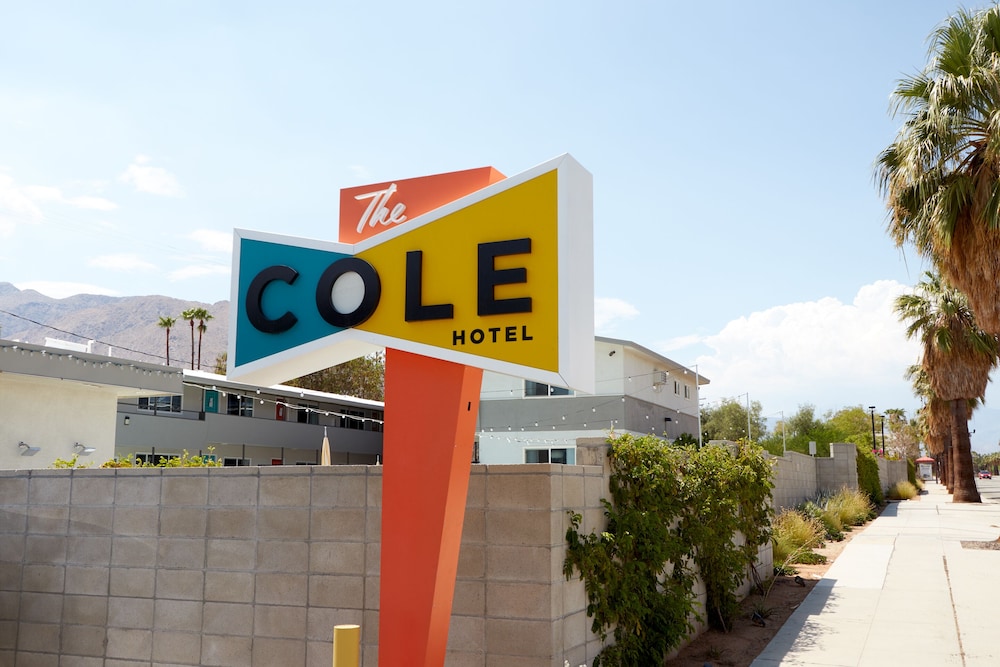 The Cole Hotel 5/54