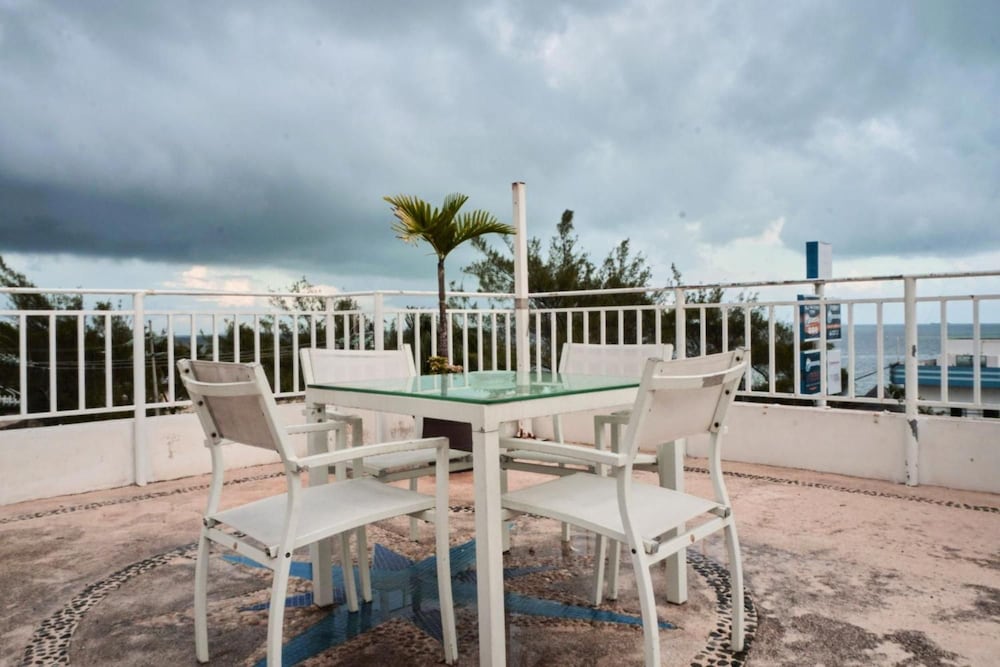 Hotel Del Sol 37/47