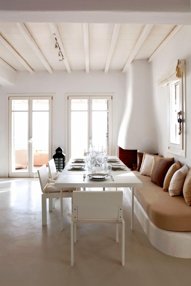 Elia White Residence 10/48