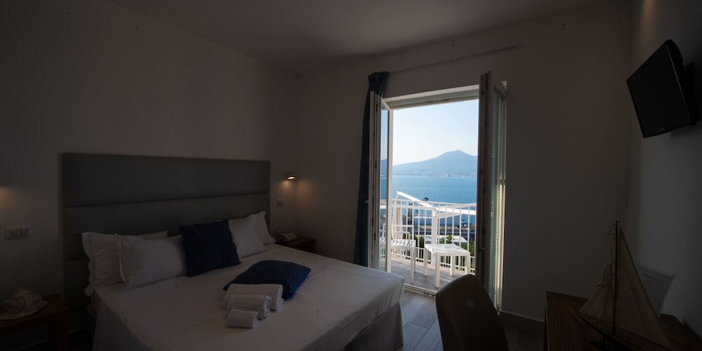 STANDARD, DOUBLE BED, SEA VIEW