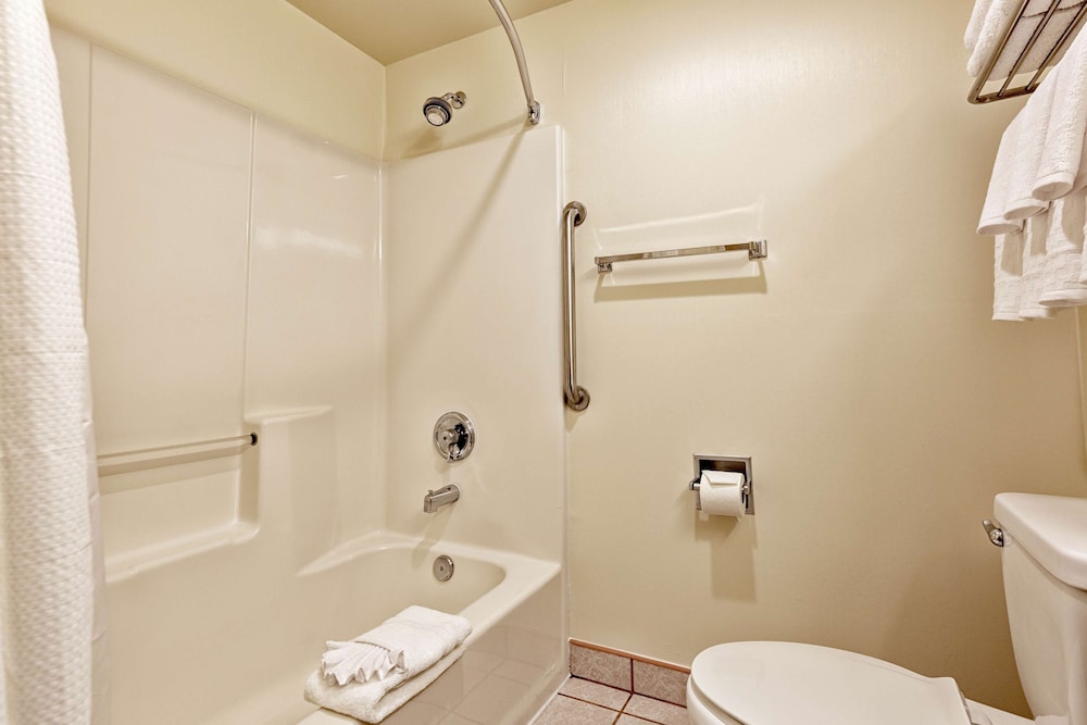 SureStay Plus Hotel by Best Western SeaTac Airport 4/30