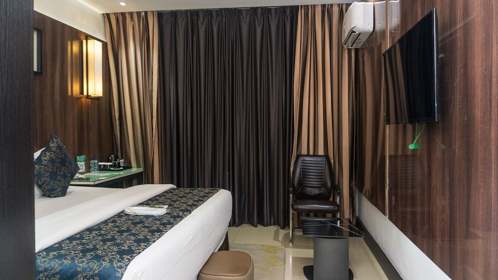 Green Point Hotel 50/50