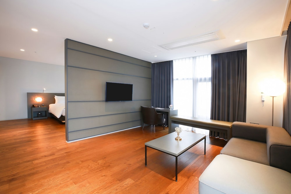WesternLife Hotel 20/24