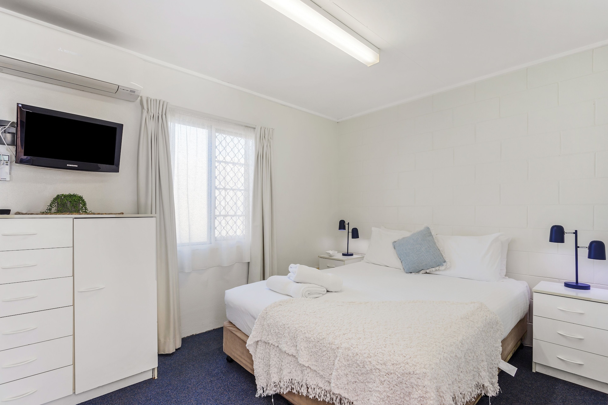 غرفة عائلية بسرير كوين وسريرين منفصلين بغرفة نوم واحدة، TOP SPOT MOTEL 2/2