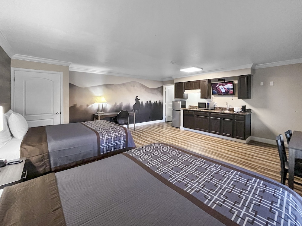 Standard, 2 Queen Beds, Kitchen