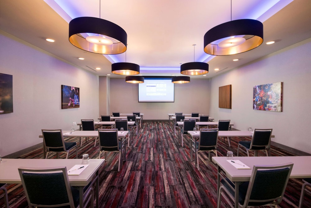 La Quinta Inn & Suites by Wyndham Wisconsin Dells 38/41