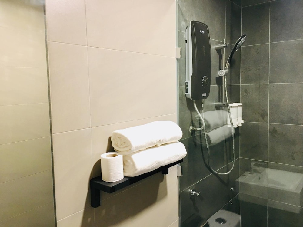 Enclave Hotel 25/26