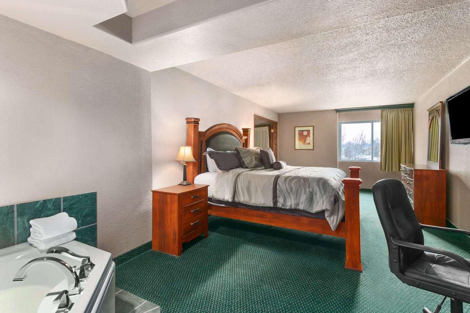Ramada By Wyndham Bismarck 22/22