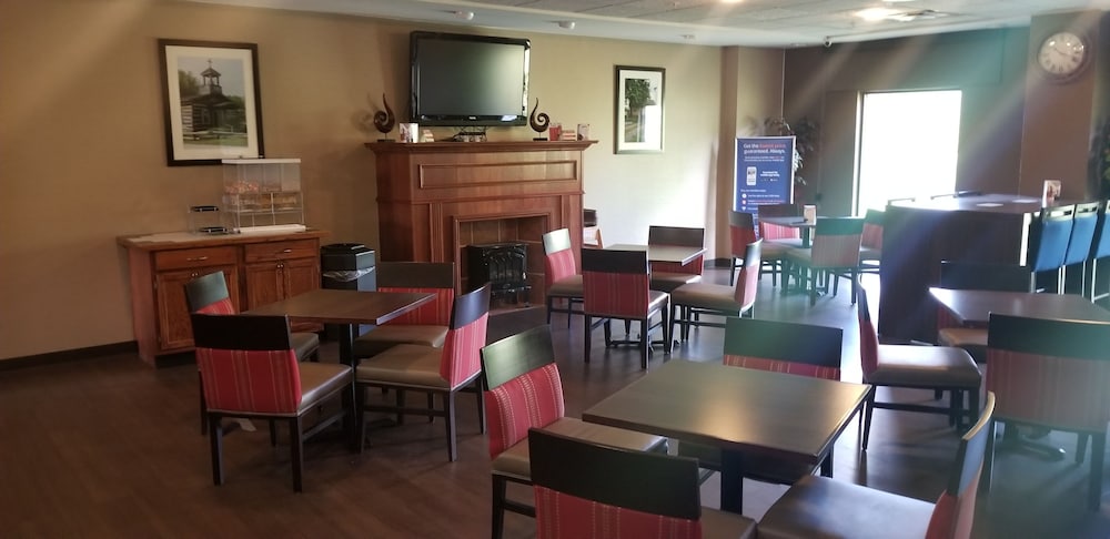 Comfort Suites South Point Huntington 33/43