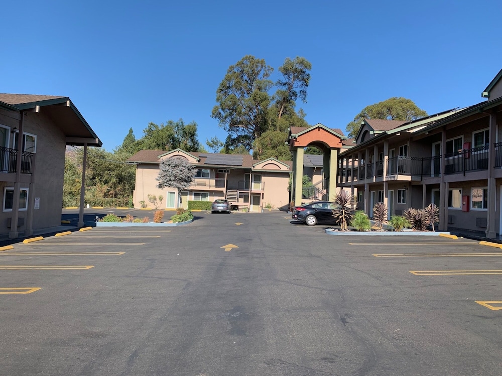 Olive Tree Inn & Suites, a Howard Johnson by Wyndham 63/72
