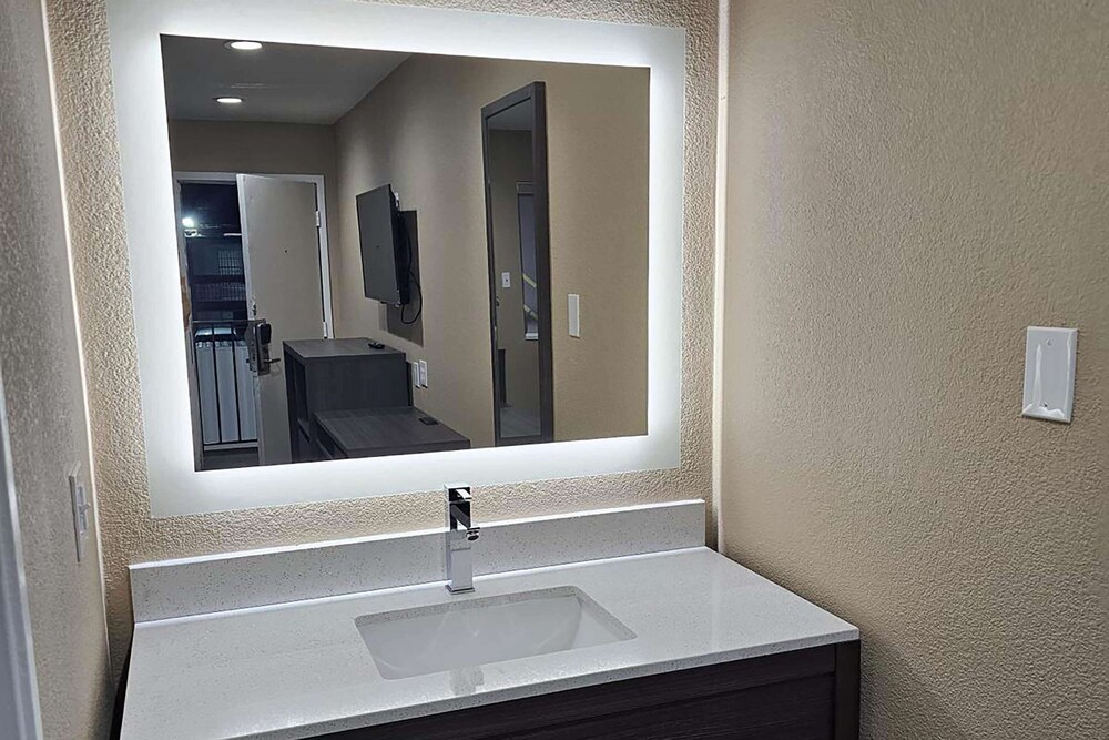 Super 8 by Wyndham Big Spring 26/28