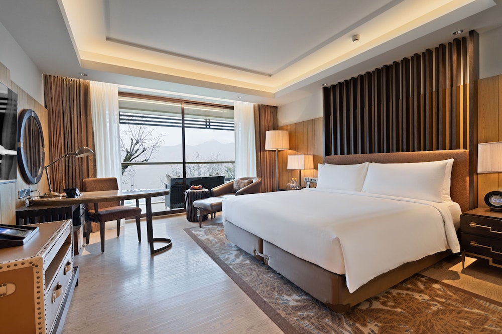 Room, King Bed, Valley View, Balcony