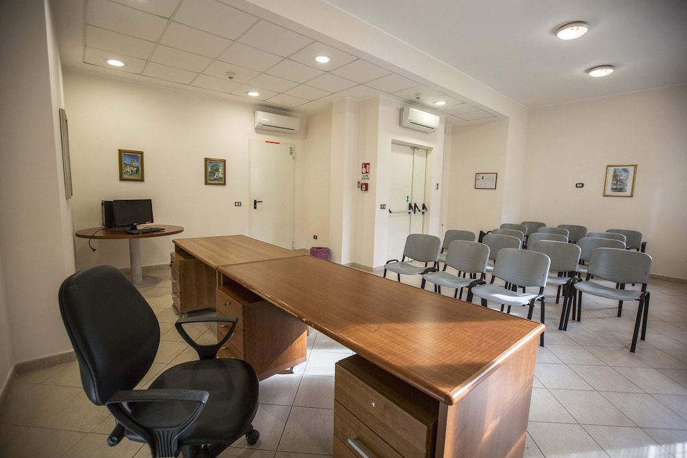 Istituto Piccole Ancelle Di Cristo Re 38/41