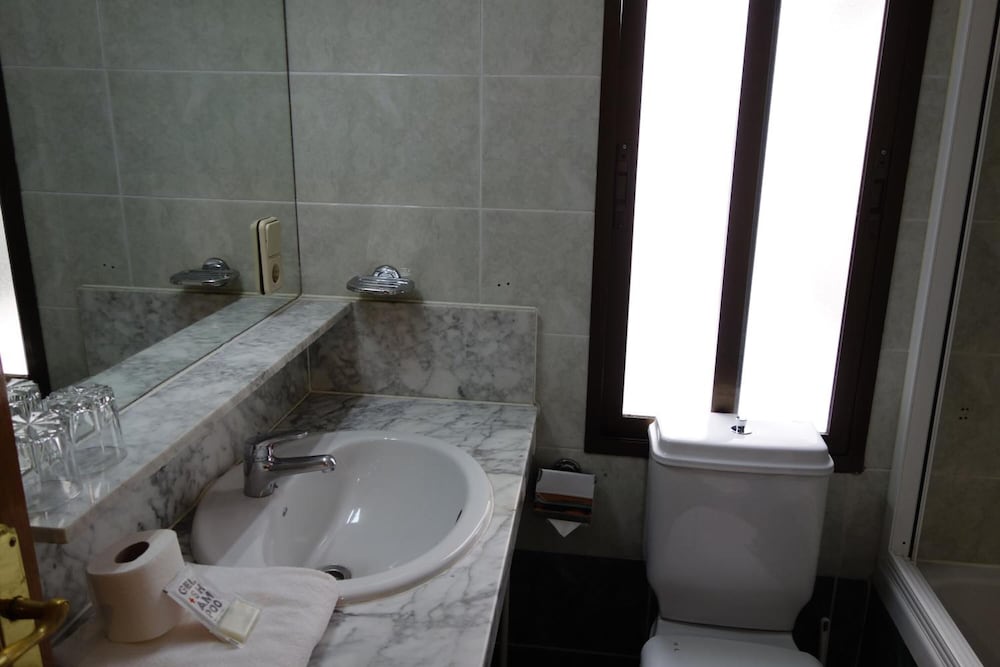 Tripolis Toledo Hostal 31/44