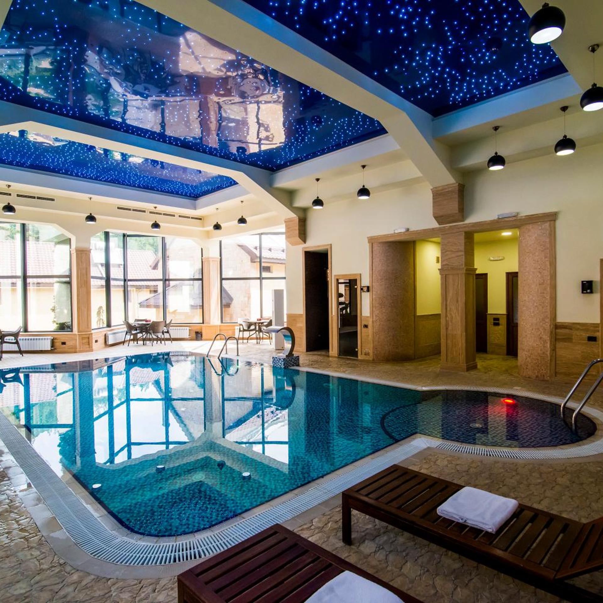 Elegant Hotel & Resort 36/60