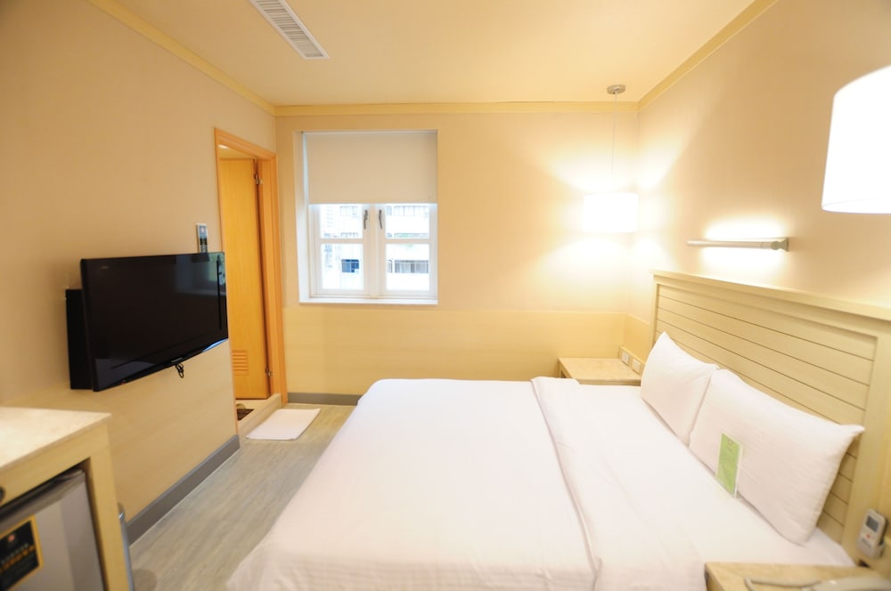 Kindness Hotel Liouhe Night Market Zhongzhen 15/51