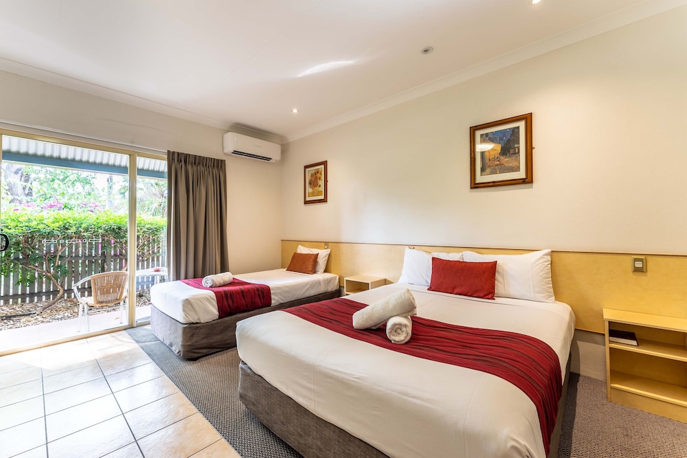 Midlander Motor Inn 24/66