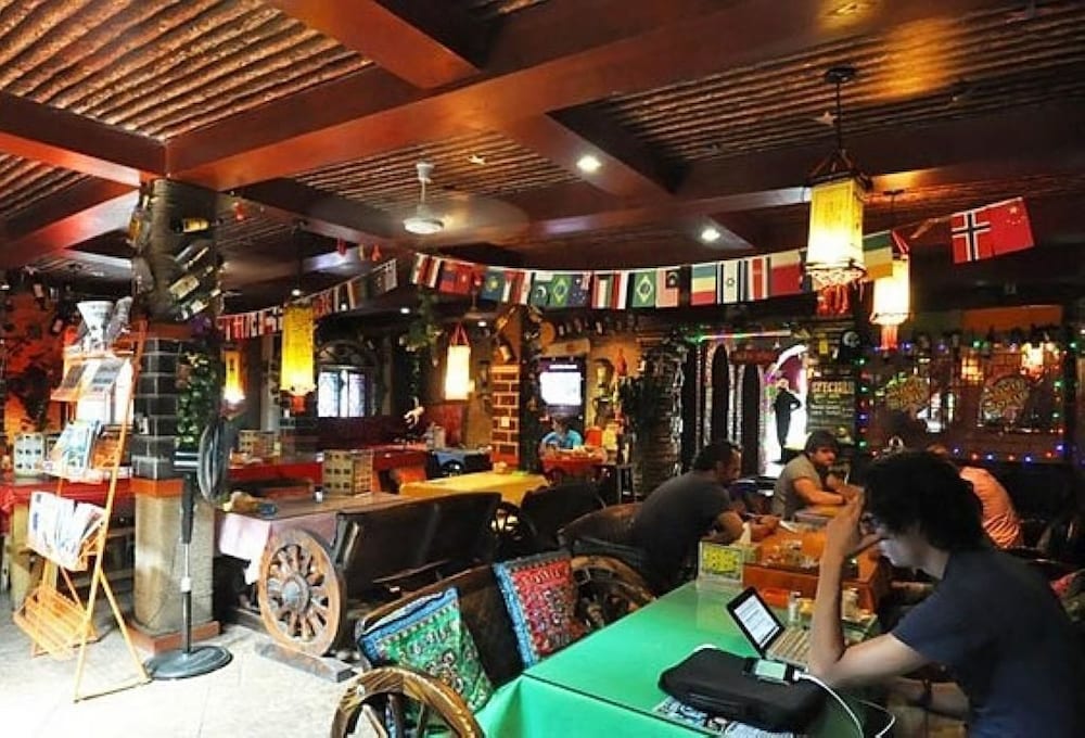 Leo Hostel 25/33