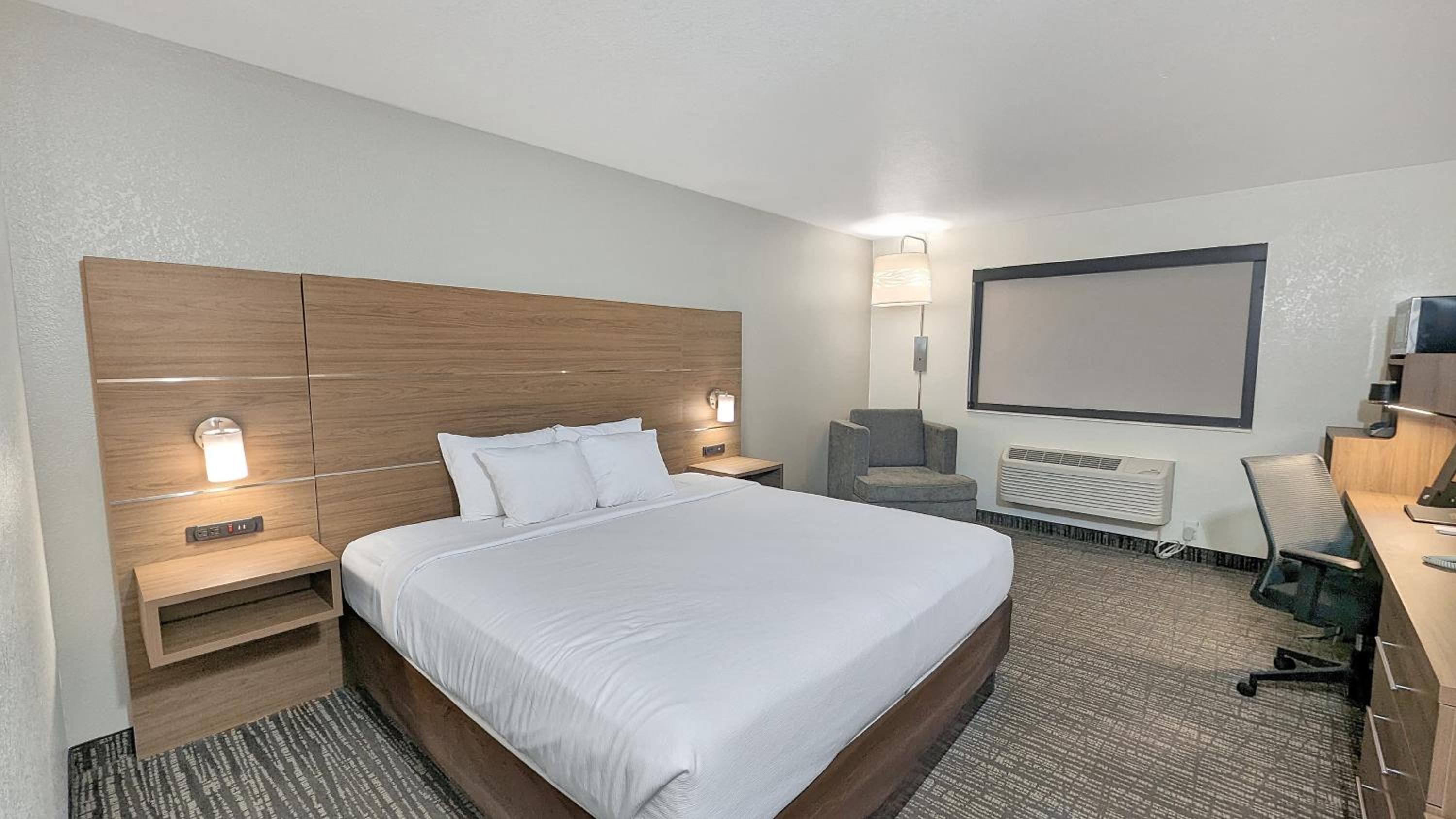 Room, King Bed, Accessible, Estherville Hotel Amp Suites 2/5