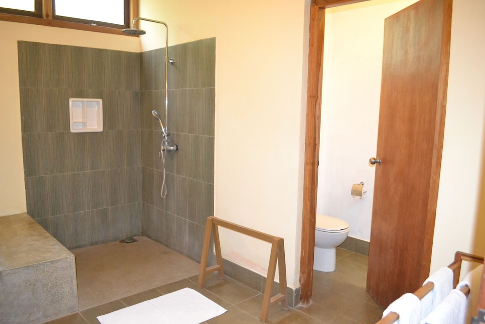 GIMAN FREE BEACH RESORT 25/67