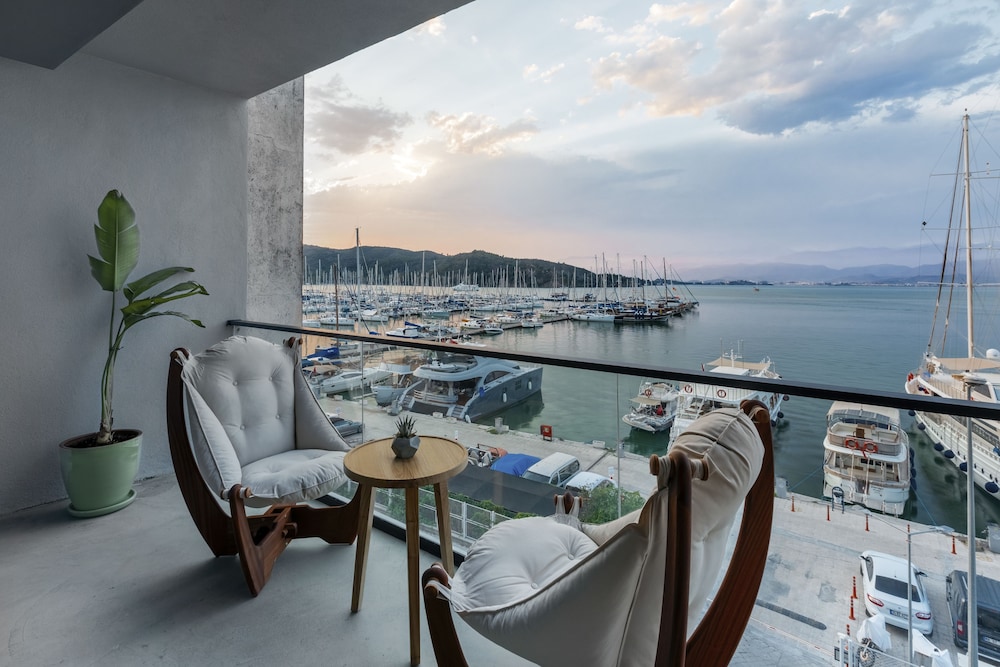 Harbour Suite 21/38