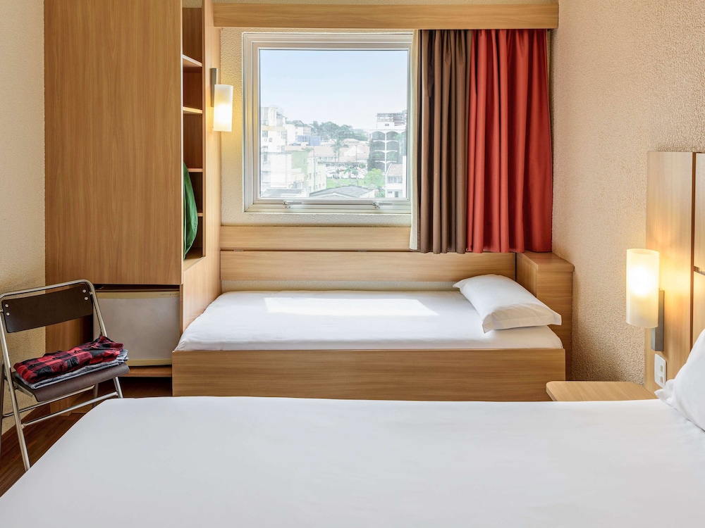 Ibis Blumenau 14/66