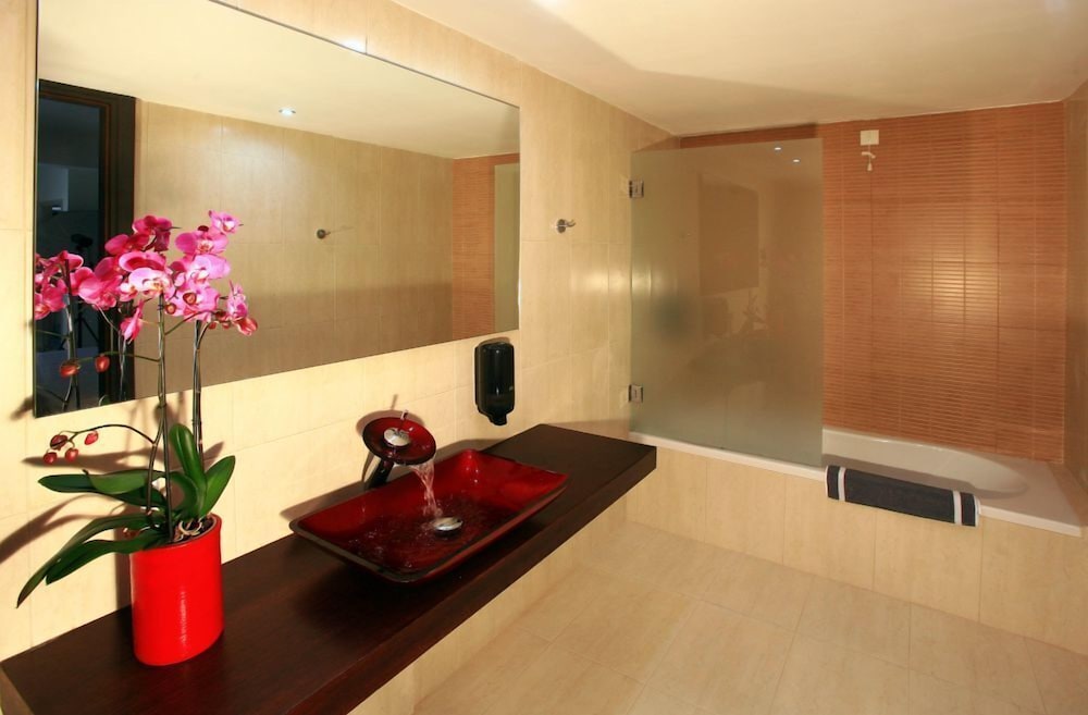 Katrin Suites - Adults Only 32/50