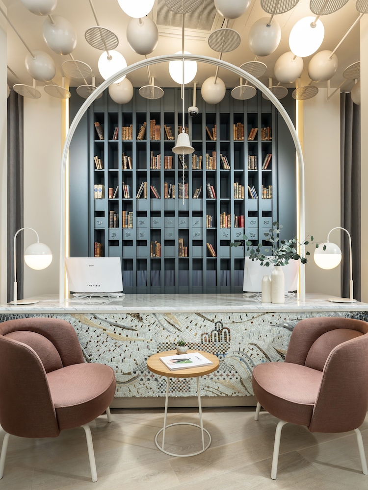 Ecole St. Pierre Hotel 25/50