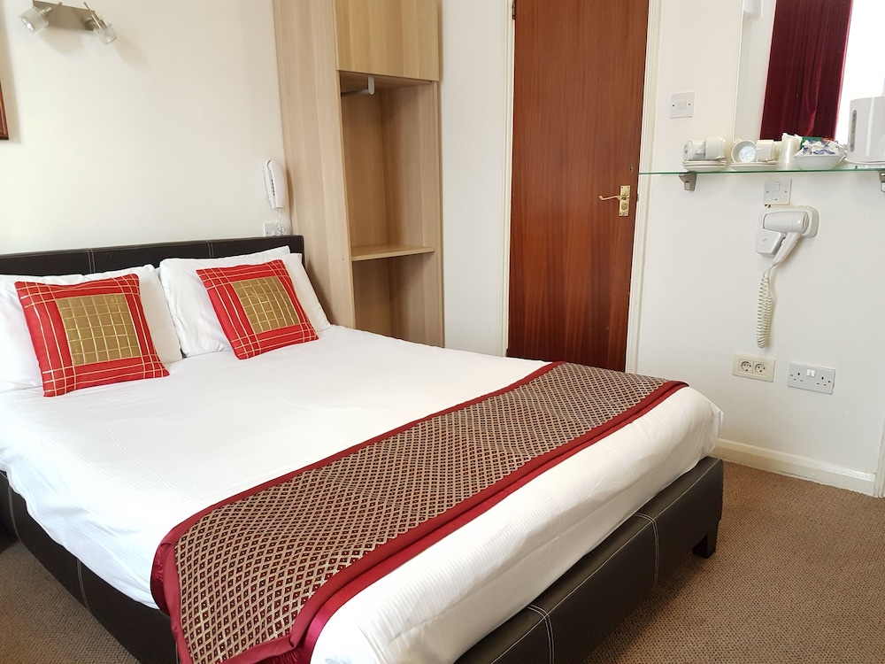 Westpoint Hotel 7/50