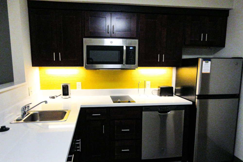 MainStay Suites Spokane Airport 7/43