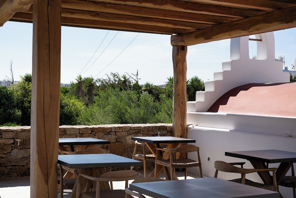 OLIVING MYKONOS LUXURY SUITES 38/50