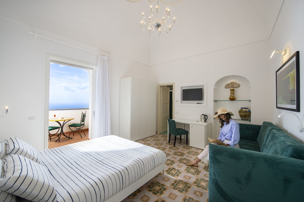 1 BEDROOM, JUNIOR SUITE, LUXURY, STUDIO, SEA VIEW, BALCONY