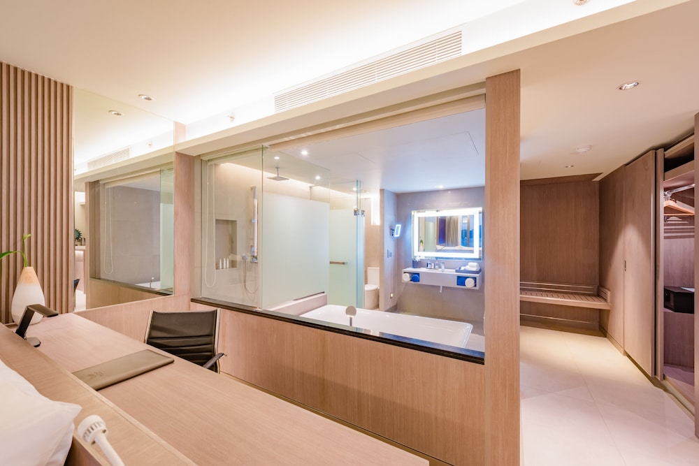 Oceanfront Beach Resort And Spa 22/50