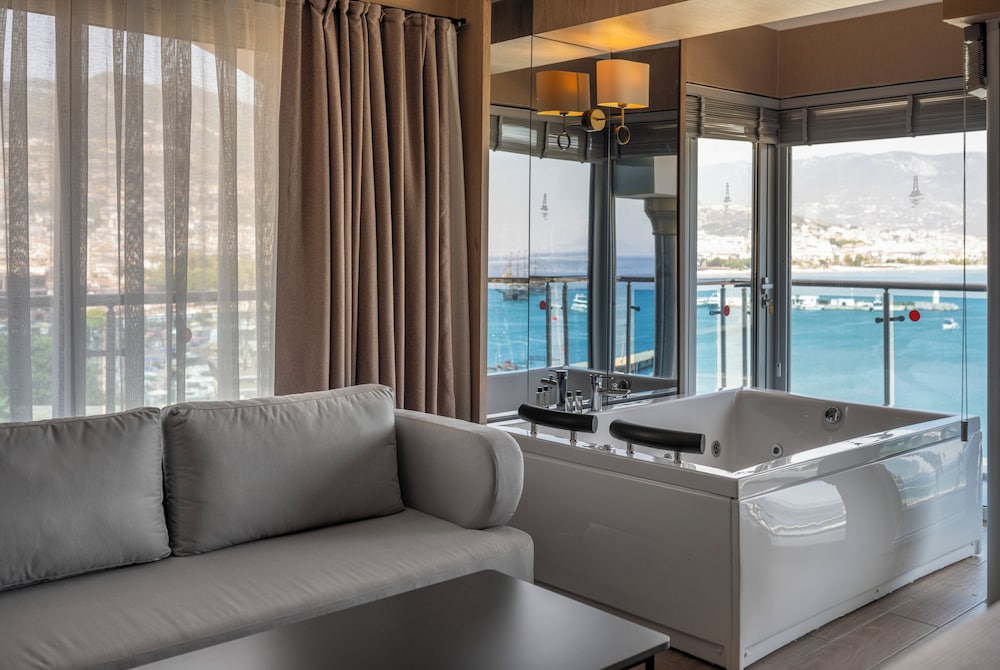 Numa Port Hotel 40/73