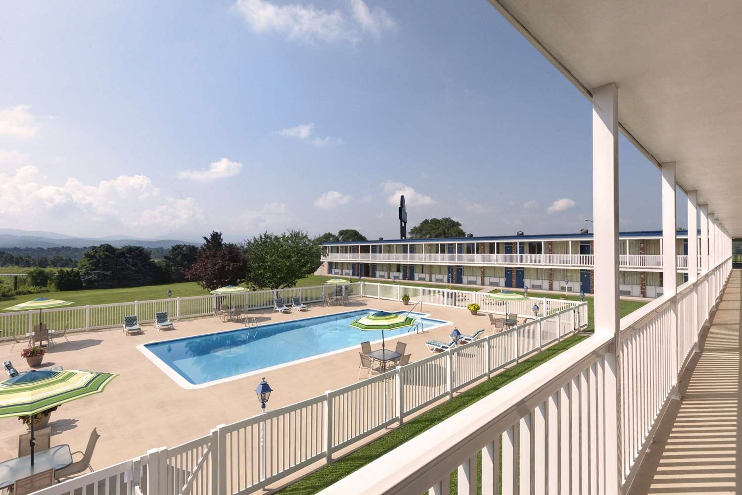 Days Inn by Wyndham Waynesboro, VA 23/27