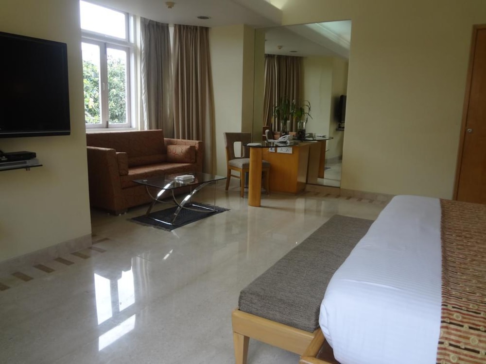Ascot Hotel 25/33