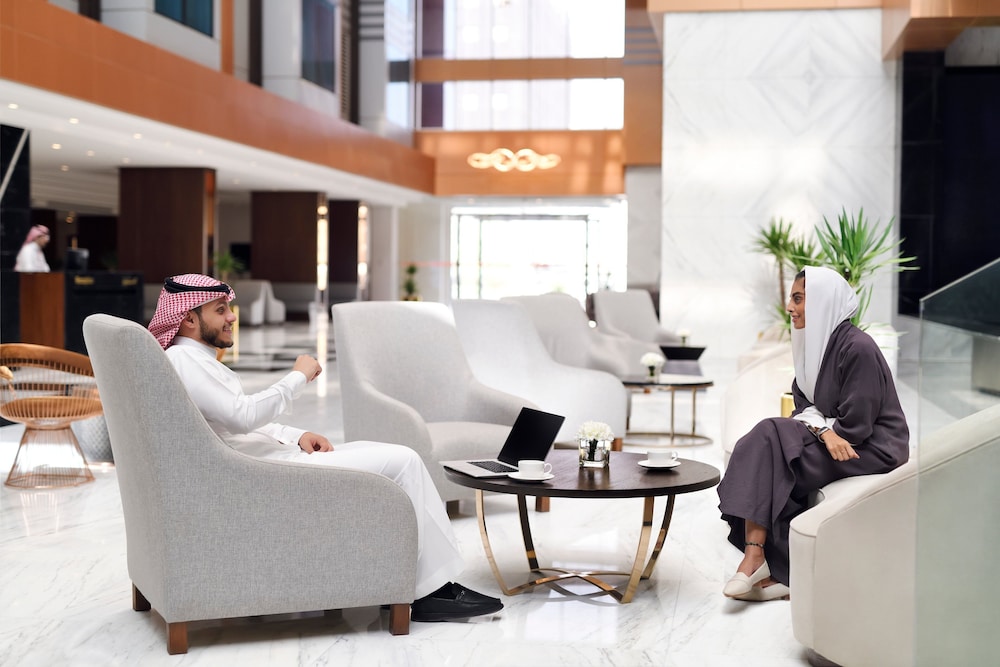 كراون بلازا الرياض منهال(Radisson Blu Hotel and Convention Center, Riyadh Minhal) 43/67