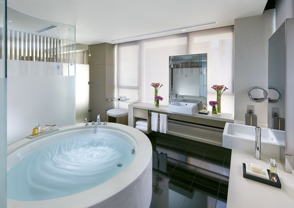 Mandarin Oriental The Landmark, Hong Kong 15/75