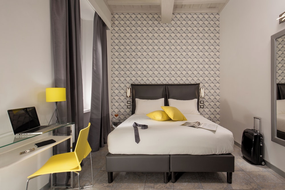 DELUXE, DOUBLE OR TWIN BED